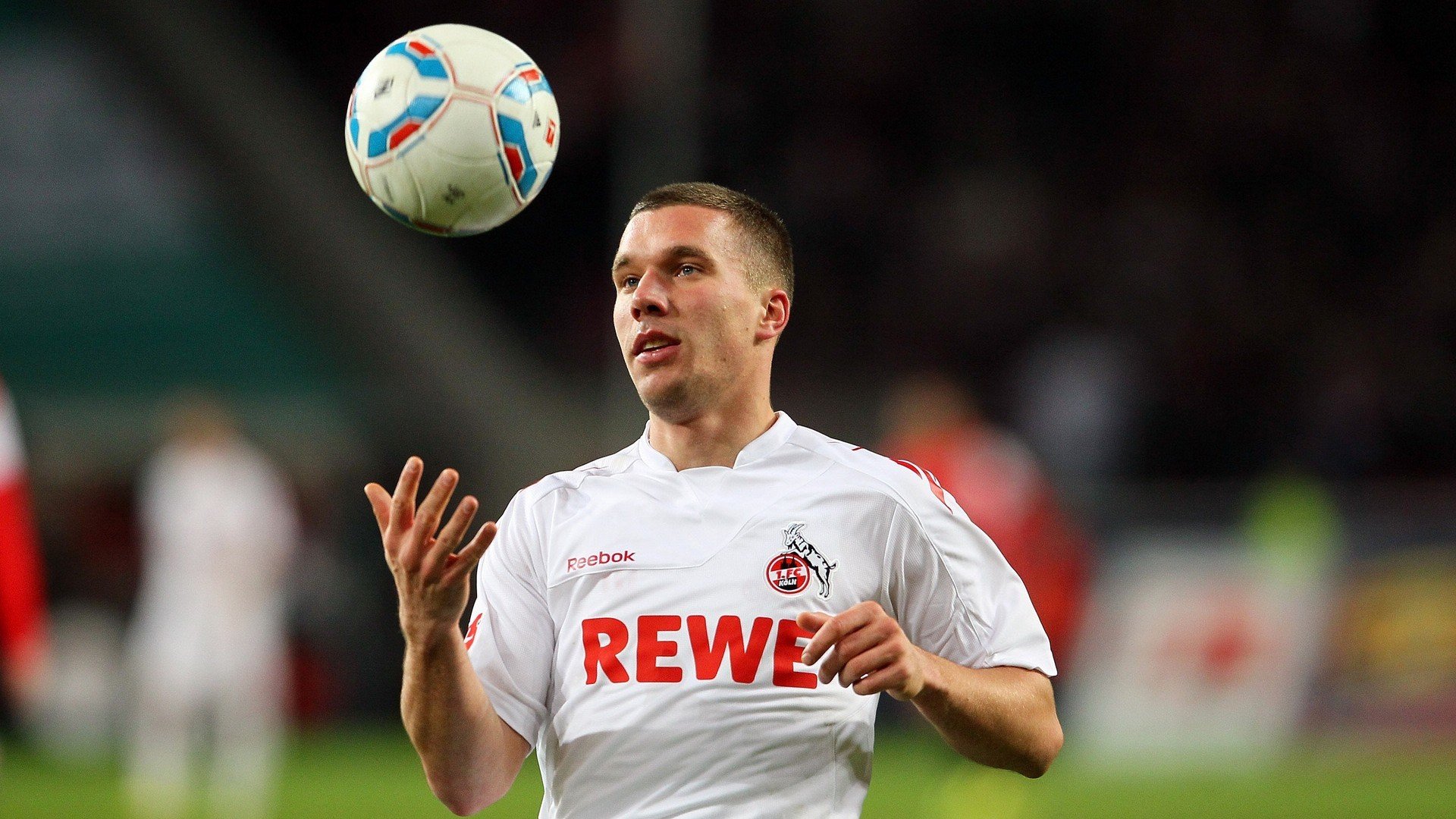 沙漠奇观：中东赛道的独特魅力，中东沙漠怎么形成的